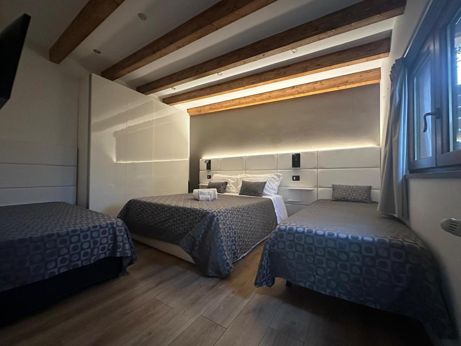Ottomood B&B And Apartments Tremestieri Etneo Kamer foto